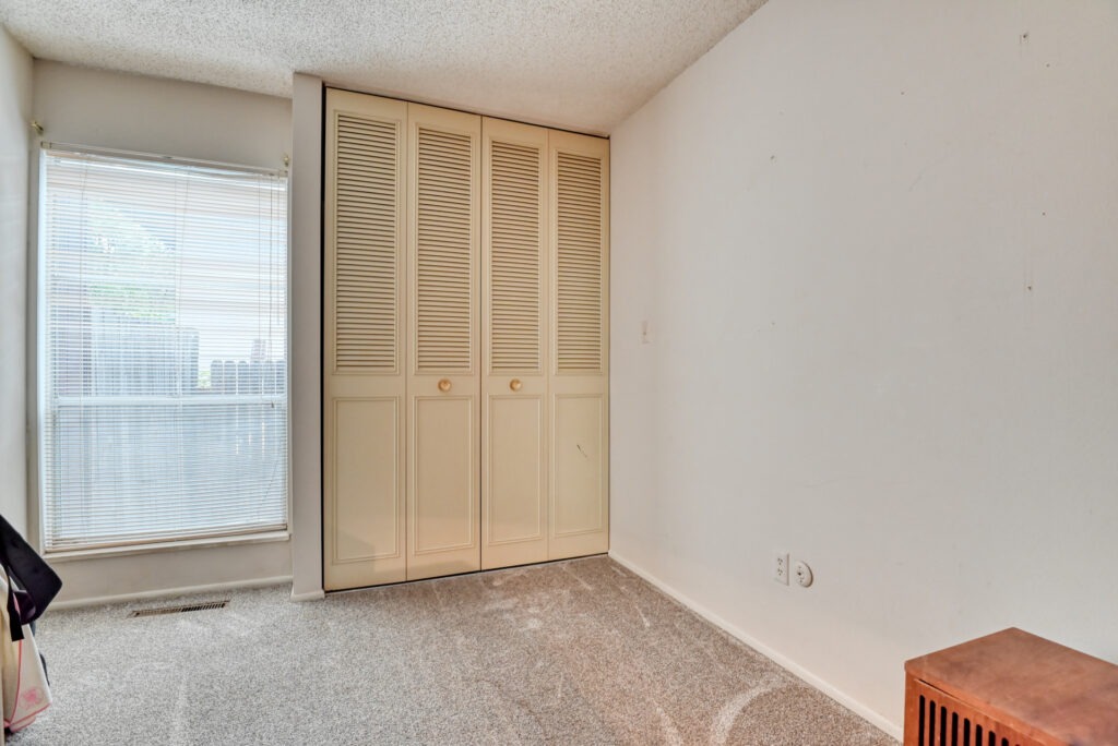 Parade Cir W 37