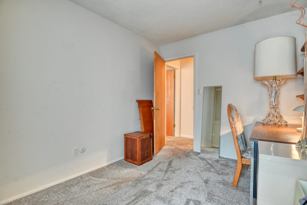 Parade Cir W 39