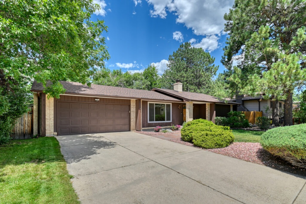 Parade Cir W 4