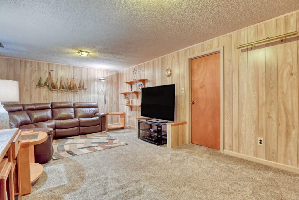 Parade Cir W 40