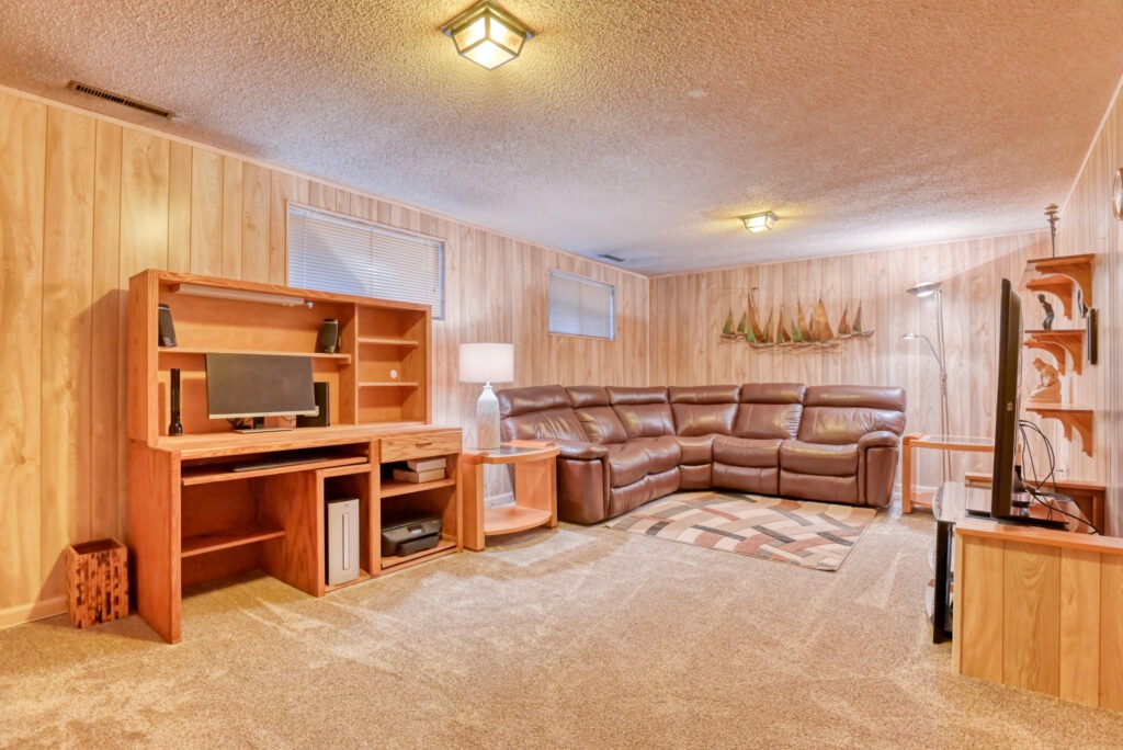 Parade Cir W 41