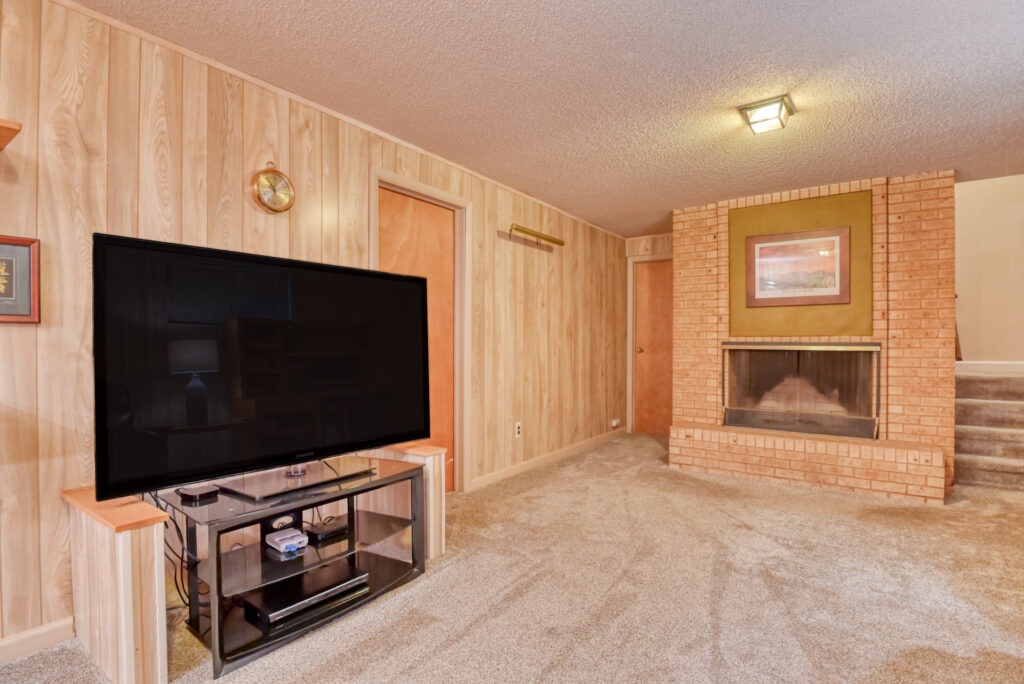 Parade Cir W 43