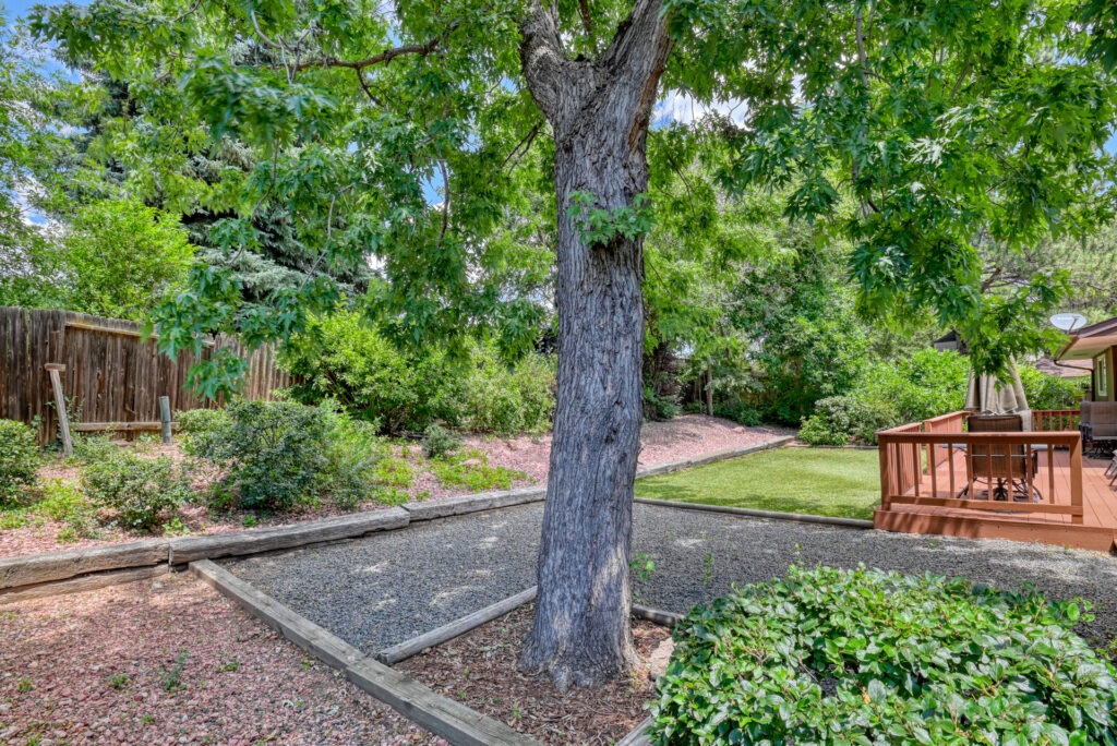 Parade Cir W 5