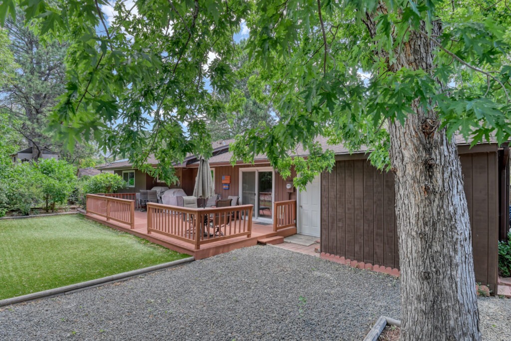 Parade Cir W 6