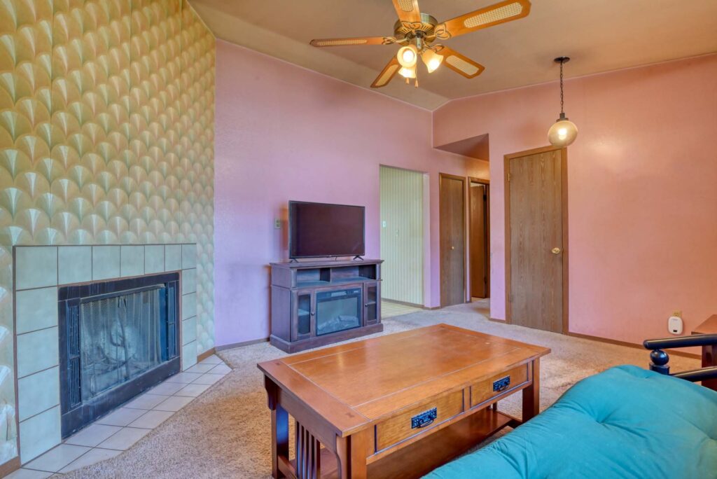 Eastcrest Cir W 10