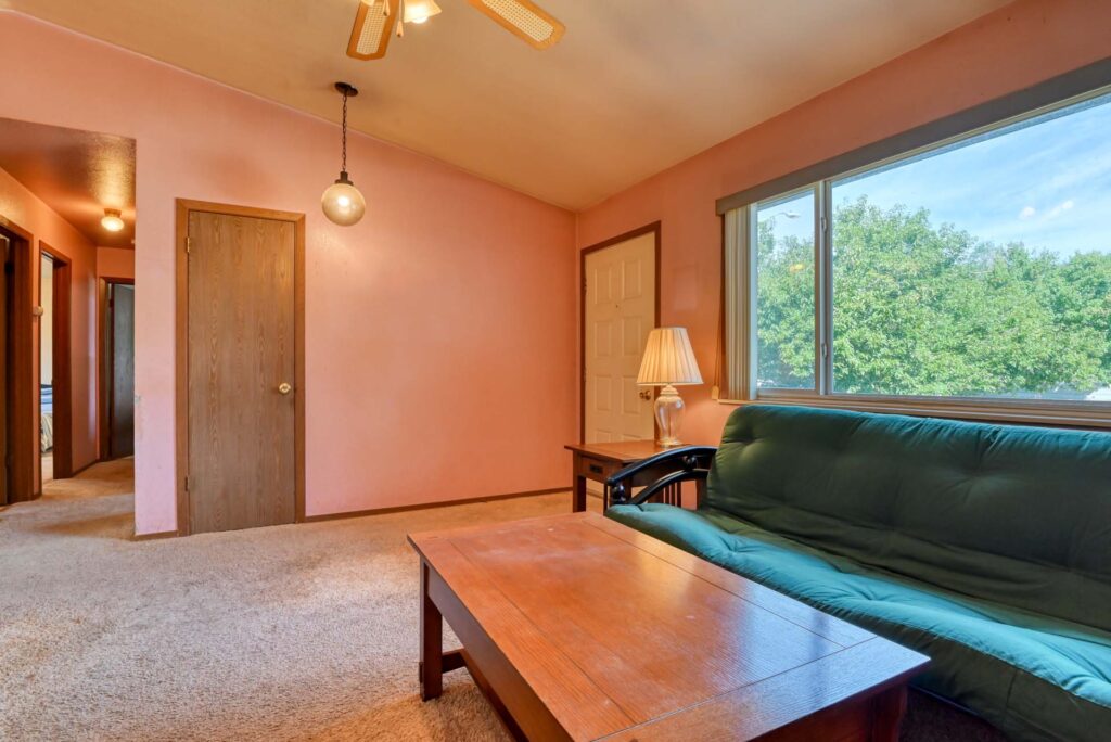 Eastcrest Cir W 11