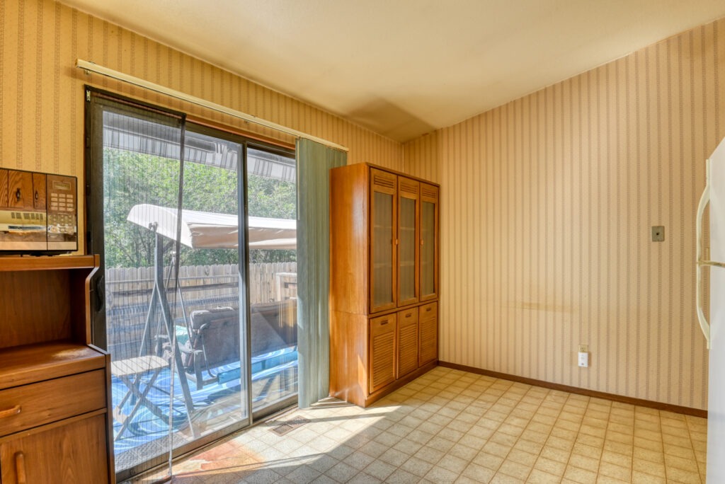 Eastcrest Cir W 17