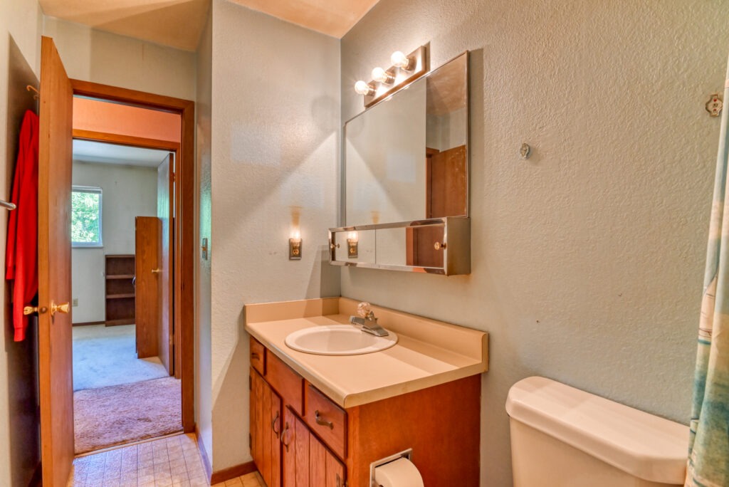 Eastcrest Cir W 27