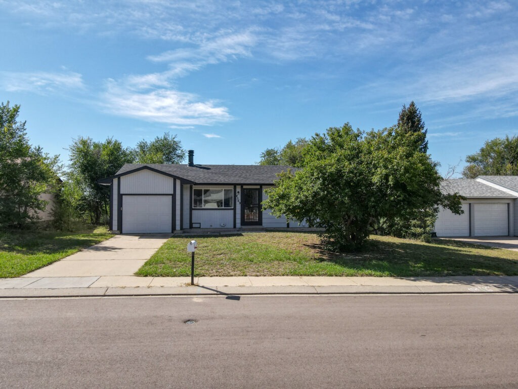 Eastcrest Cir W 32