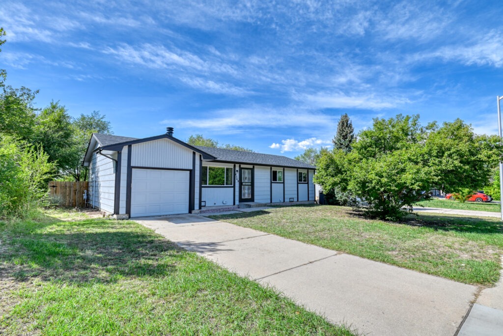 Eastcrest Cir W 4