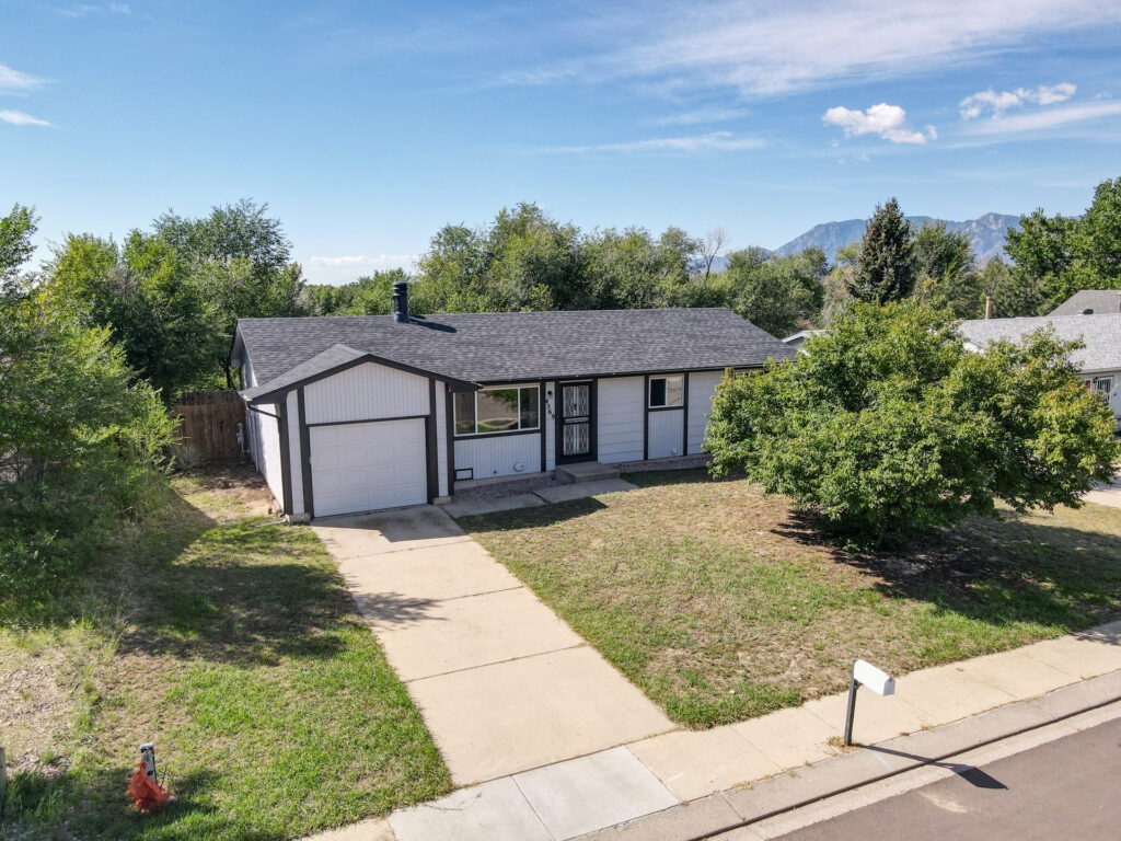 Eastcrest Cir W 42