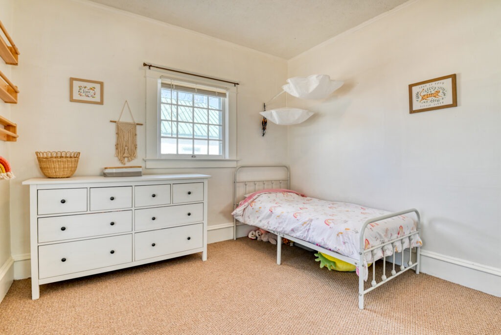 Davis St 33