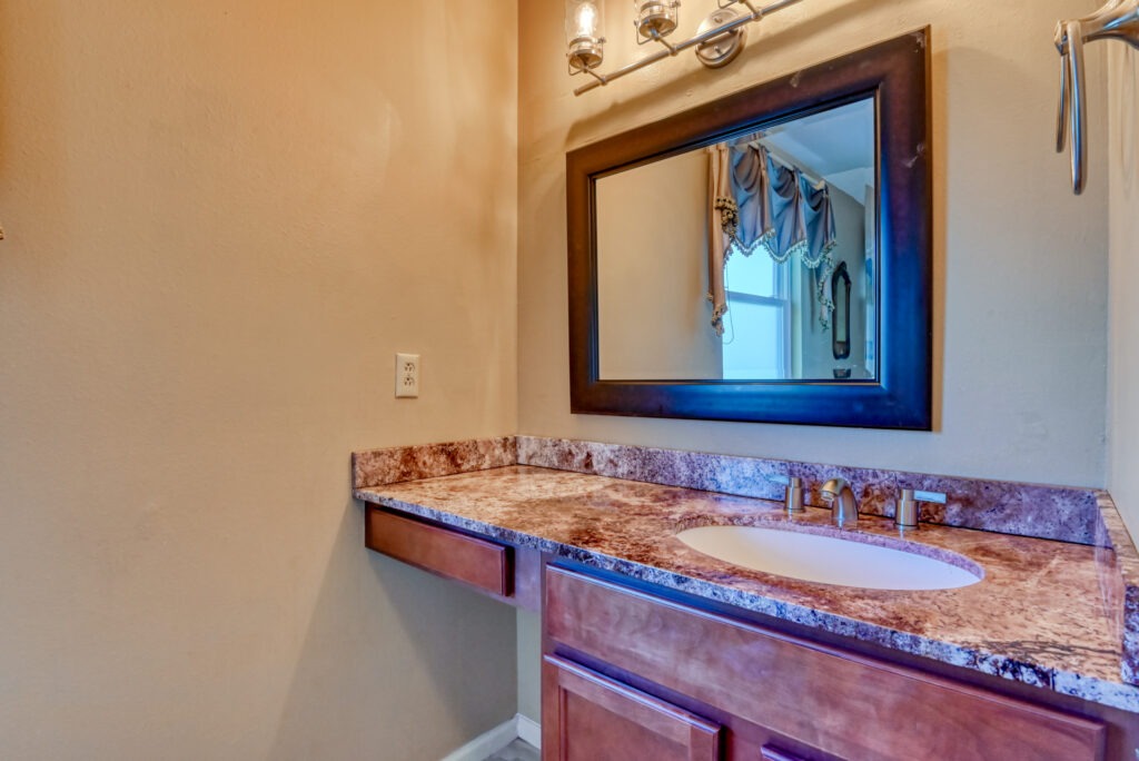 Robidoux Cir 33