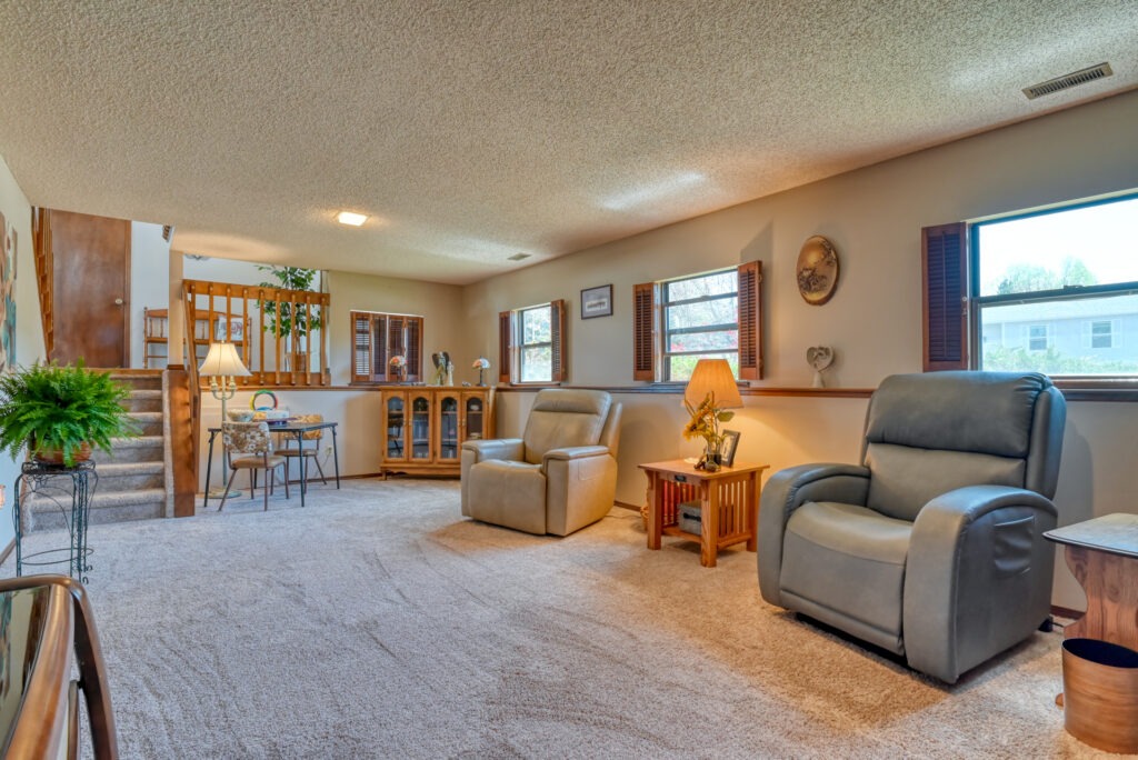 W Old Farm Cir 44