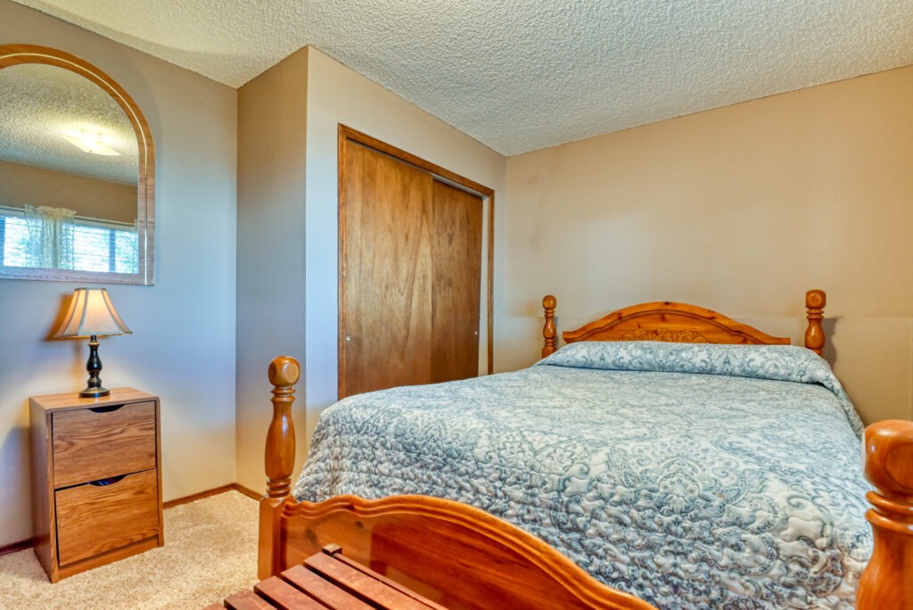W Old Farm Cir 48