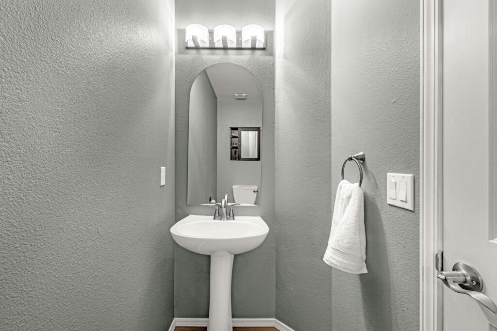 24 Web Or Mls 100120260727 0369