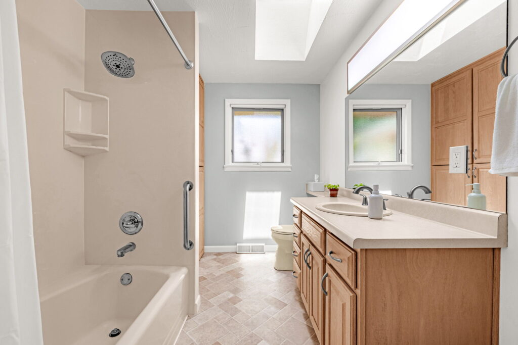 24 Web Or Mls 100120260811 3805