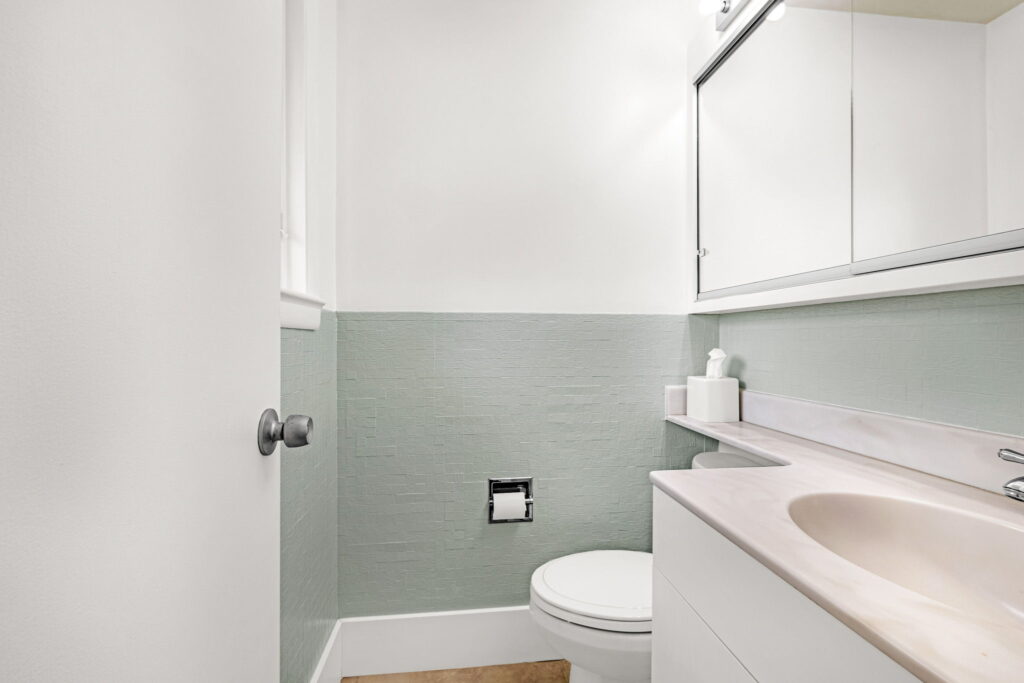 28 Web Or Mls 100120260811 3824
