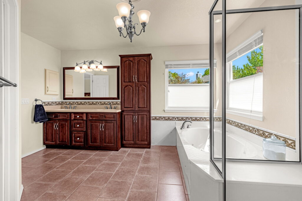 37 Web Or Mls 100120260727 0454