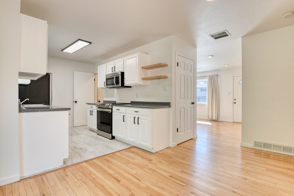 Sanderson Ave 15