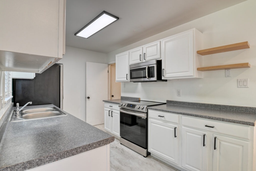Sanderson Ave 18