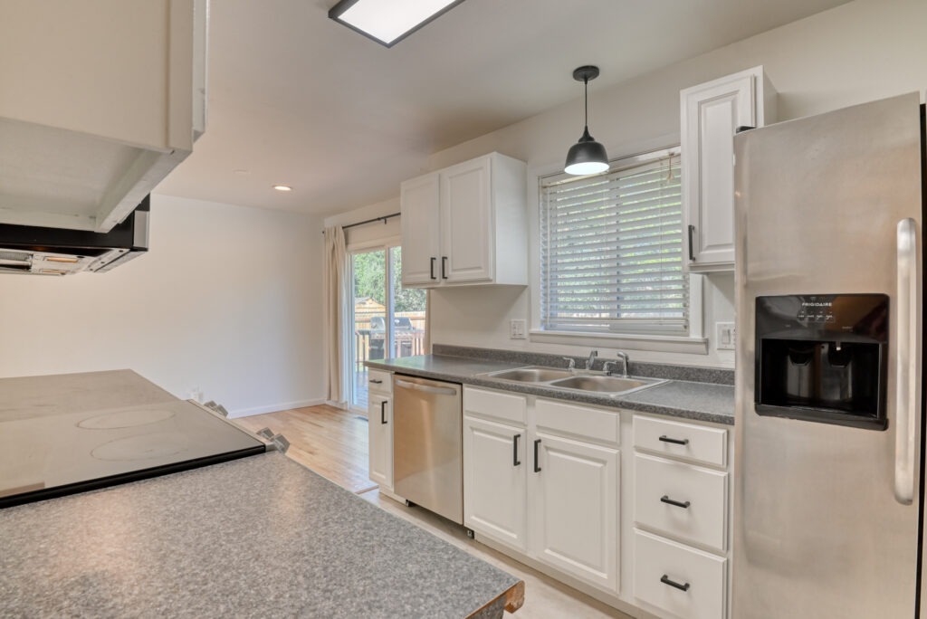 Sanderson Ave 20