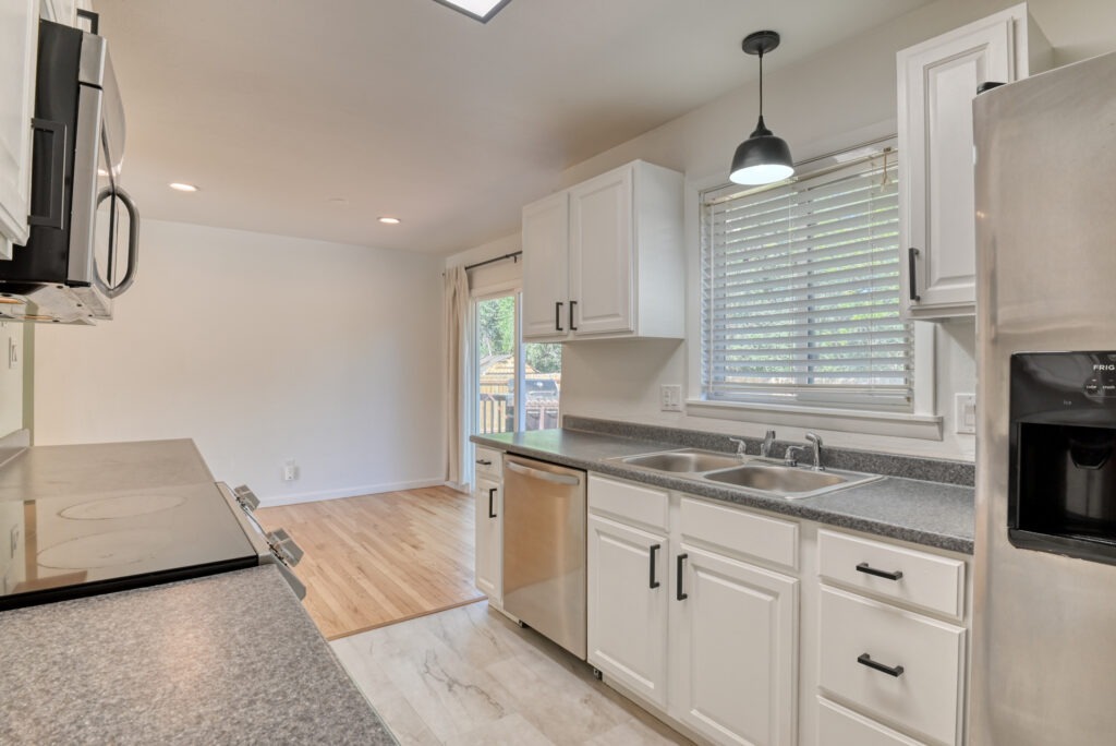 Sanderson Ave 21