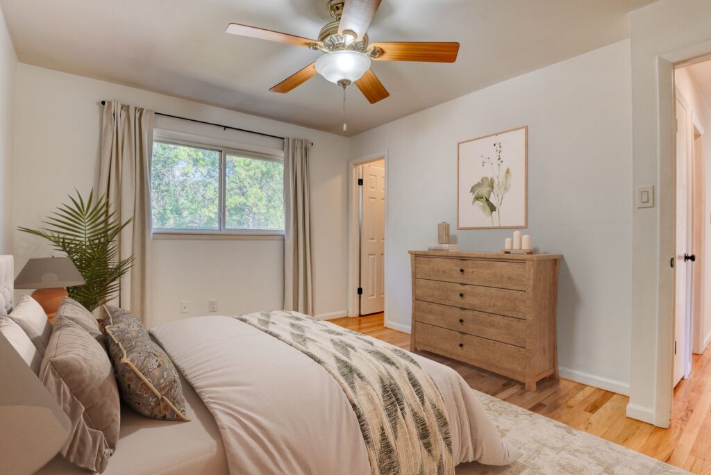 Sanderson Ave 23