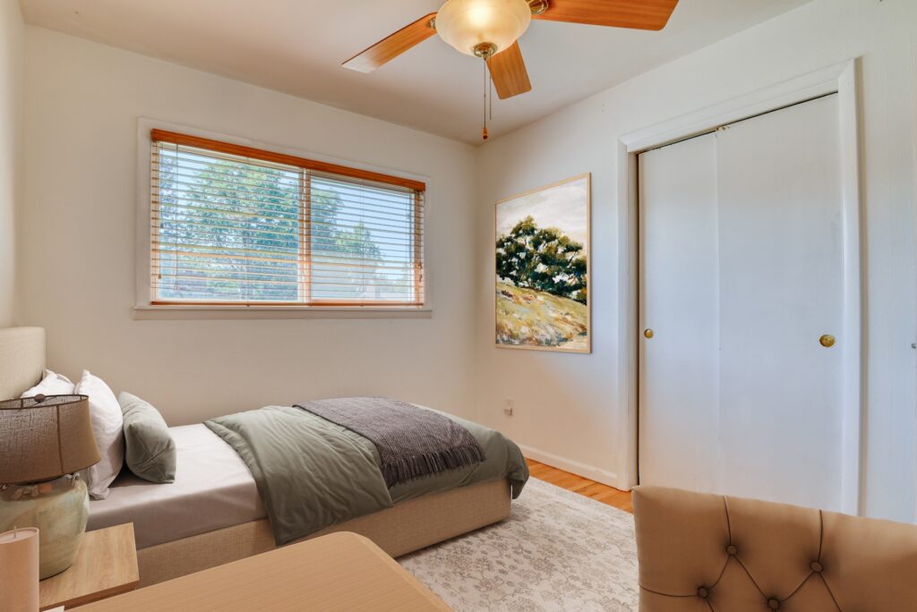 Sanderson Ave 34