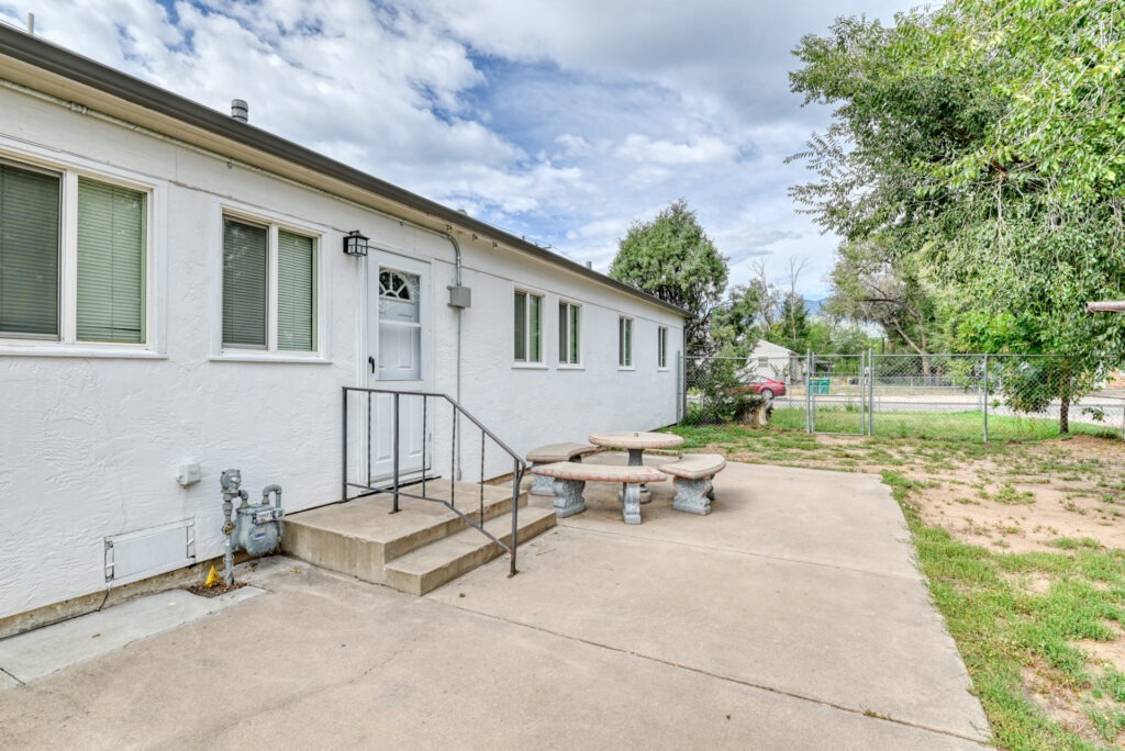 E Cheyenne Rd 10