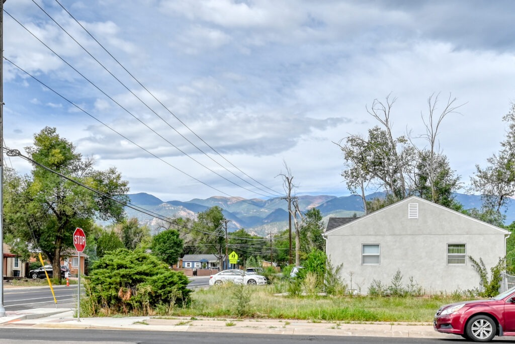 E Cheyenne Rd 11