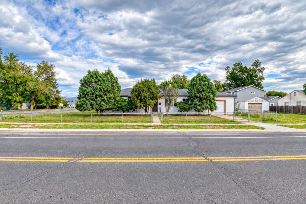E Cheyenne Rd 37