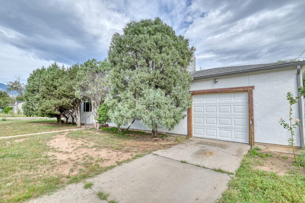 E Cheyenne Rd 4