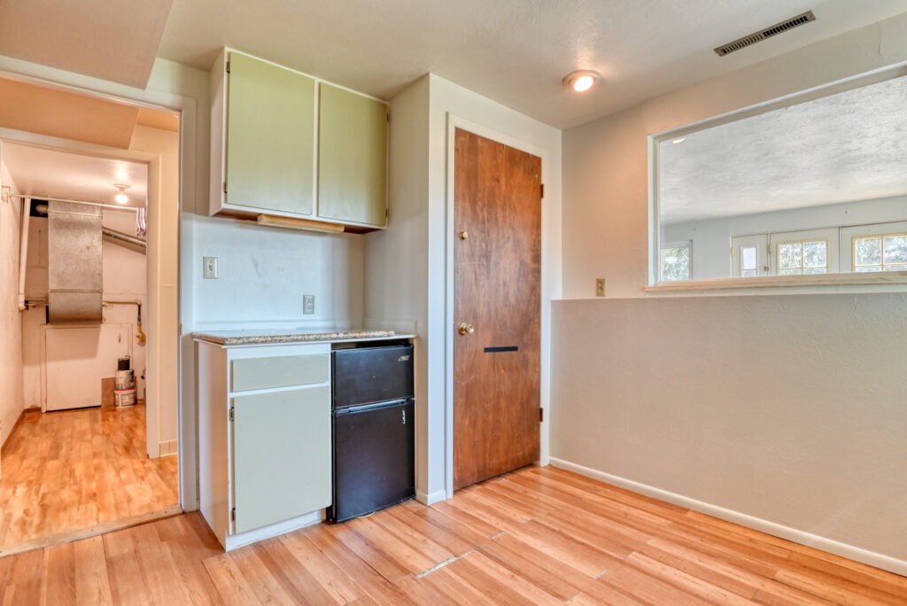 E Owen Cir 19