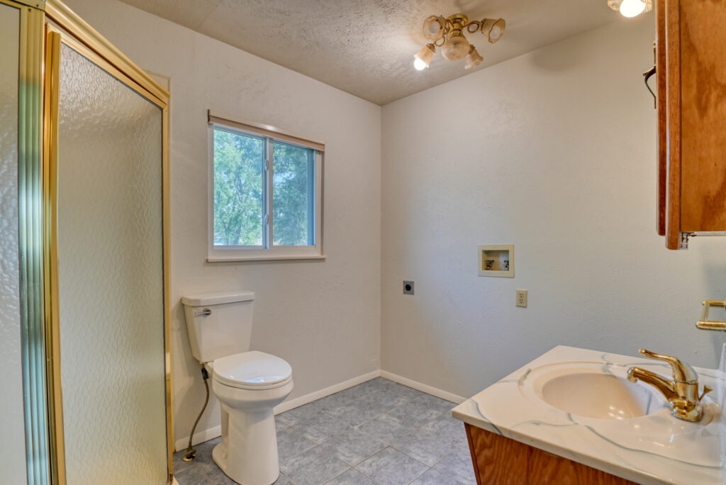 E Owen Cir 32
