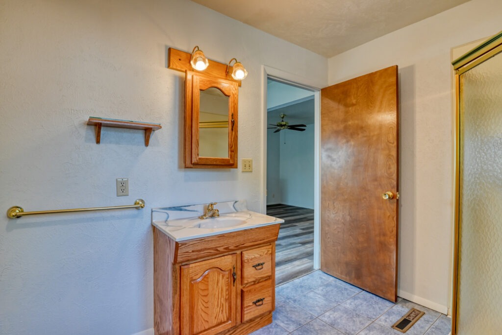 E Owen Cir 33