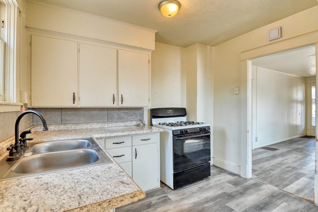 E Ninth St 31