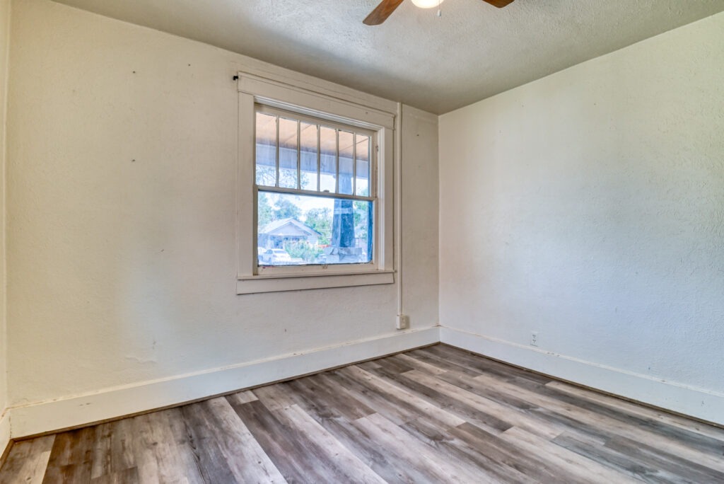 E Ninth St 37