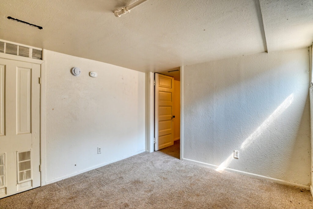 E Ninth St 43