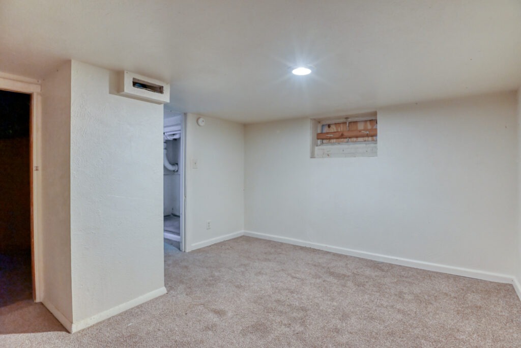 E Ninth St 52